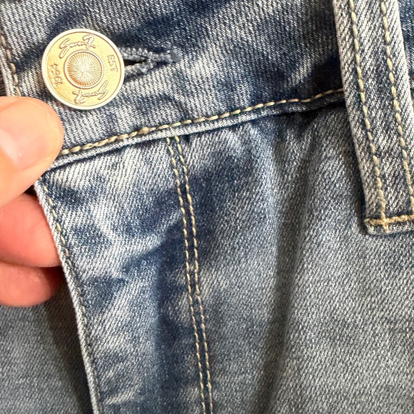 New Seven7 Light Blue Jean Weekend Short women. Size 8 medium.10” rise 5” inseam - Picture 6 of 11